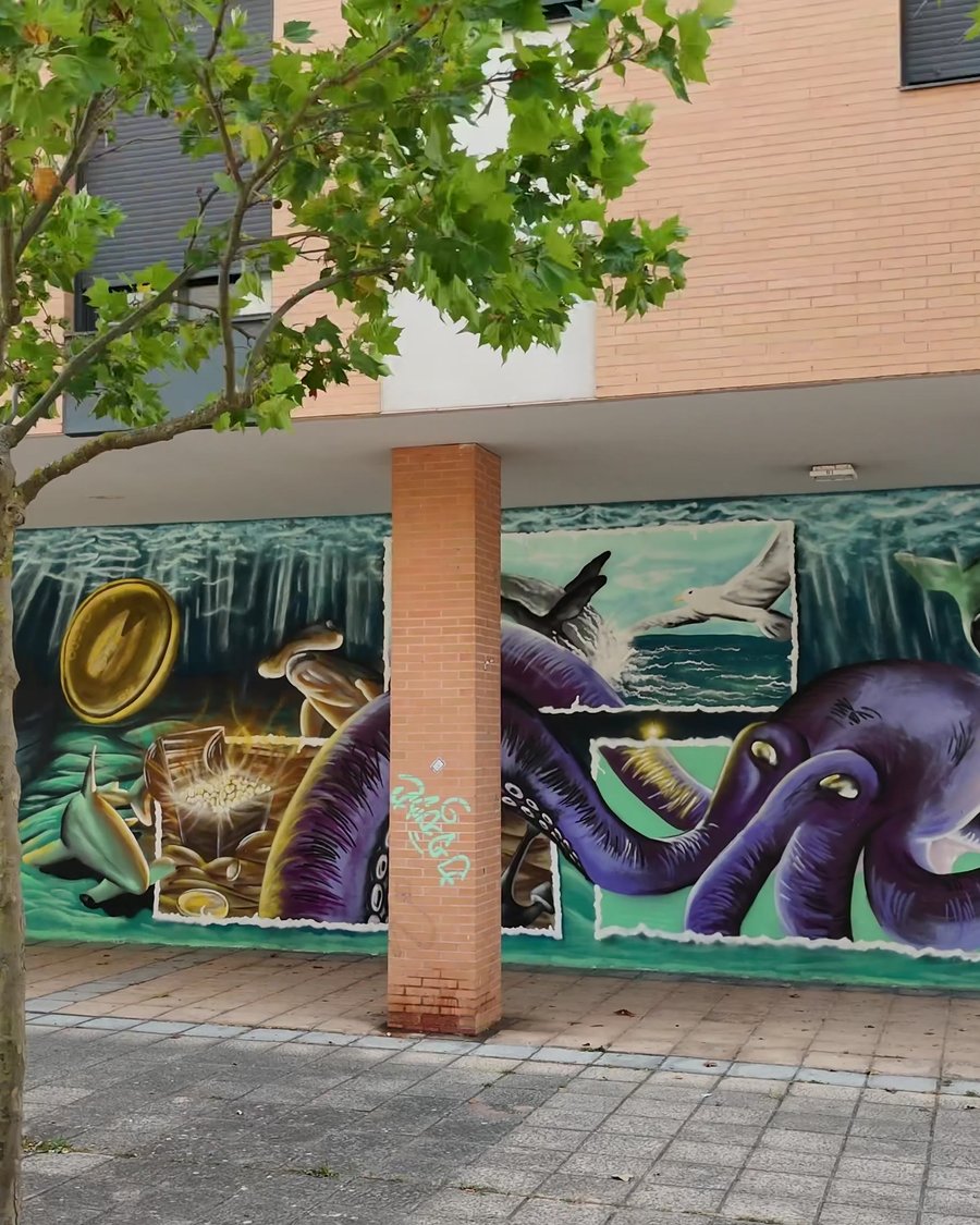 Large mural of an octopus painted on a public wall